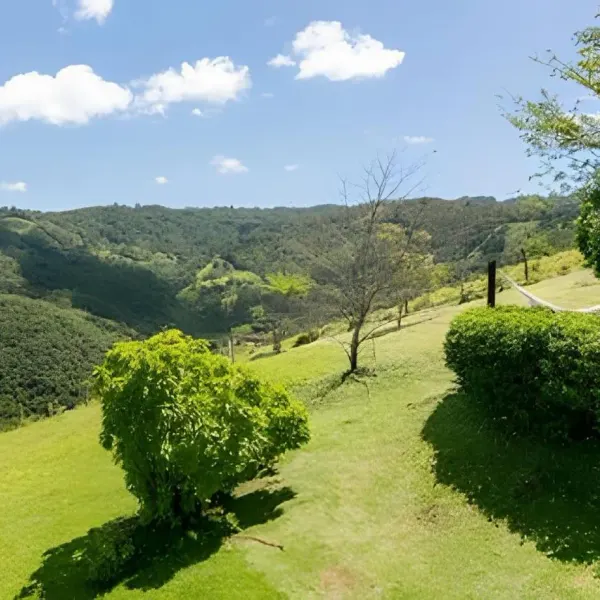 Paisagem de Campos do Jordão vista a partir de Casa de Pedra, Charme e Conforto
