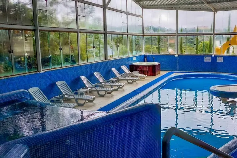 Piscina de Hotel Nacional Inn Campos do Jordão