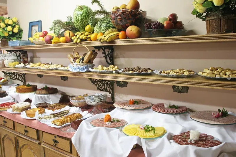 Café da manhã e refeições em Hotel Shallon