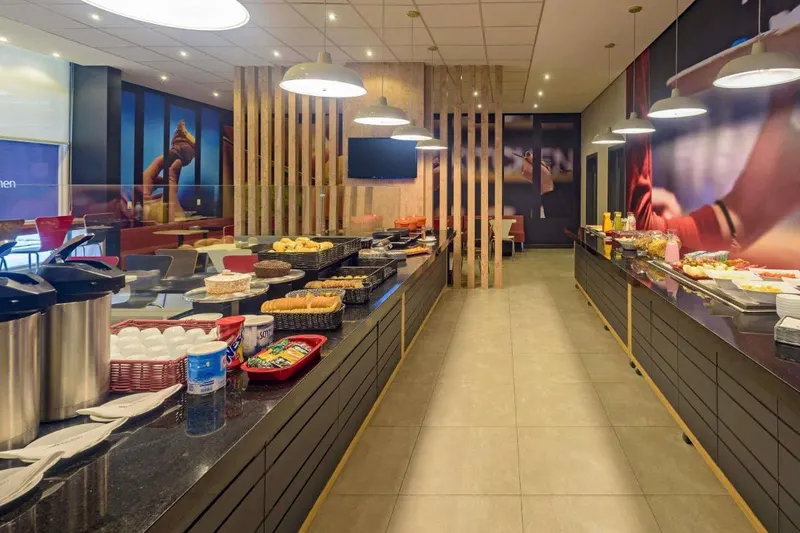 Café da manhã e refeições em ibis Jacareí