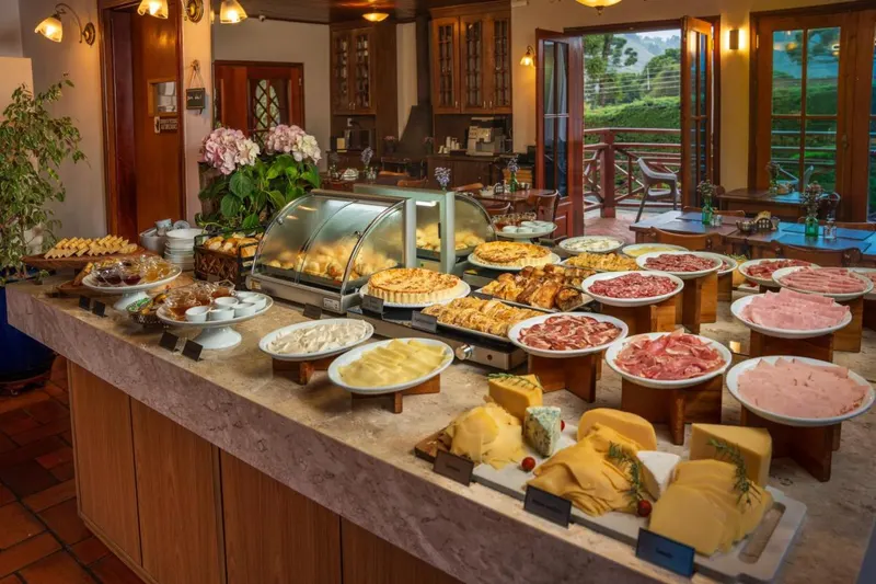 Café da manhã e refeições em Pousada Campos De Provence