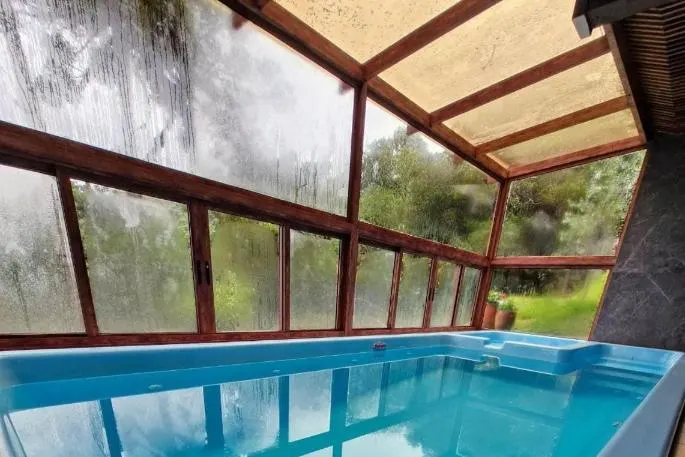 Piscina de Pousada Cantinho da Serra CJ