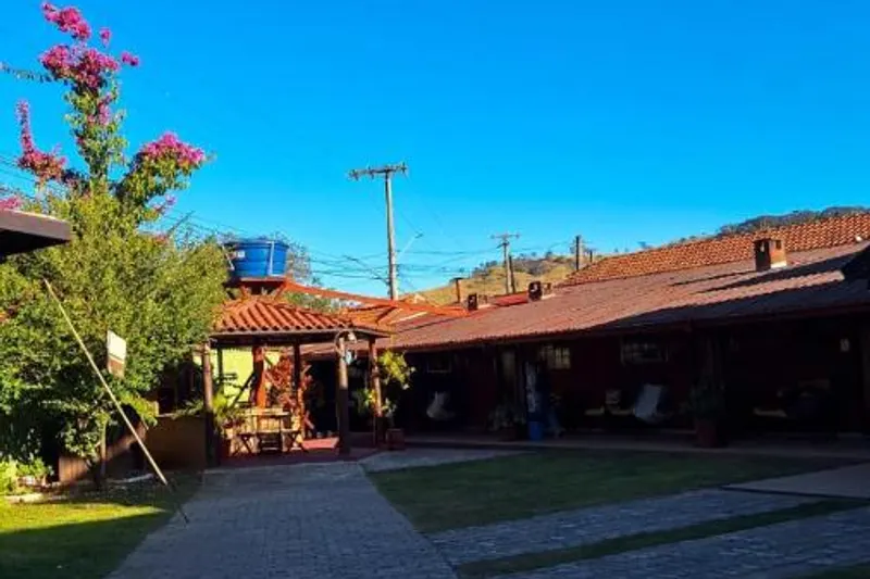 Fachada de Pousada Serrano