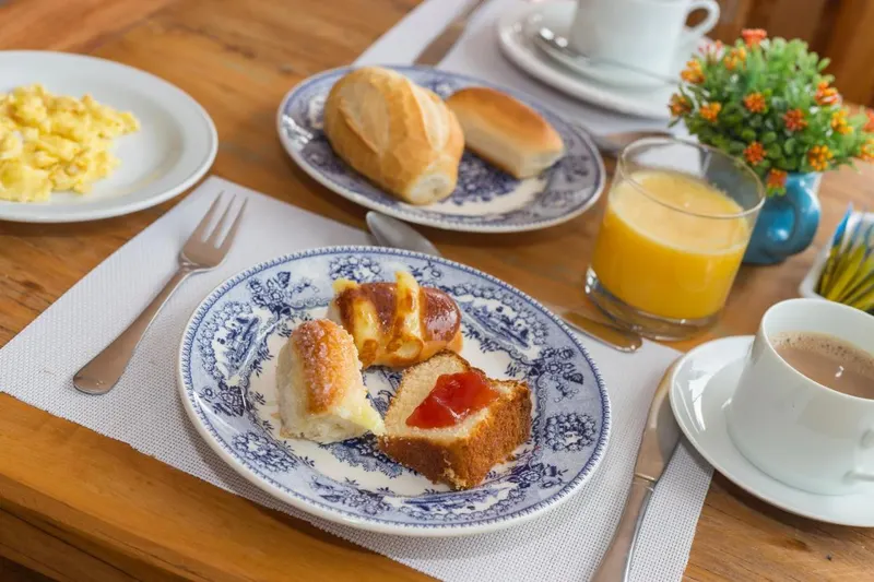 Café da manhã e refeições em Pousada Villa Hegus